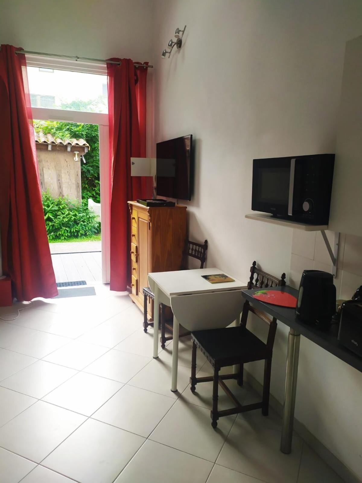 Aparthotel Les Bains Douches Périgueux Esterno foto